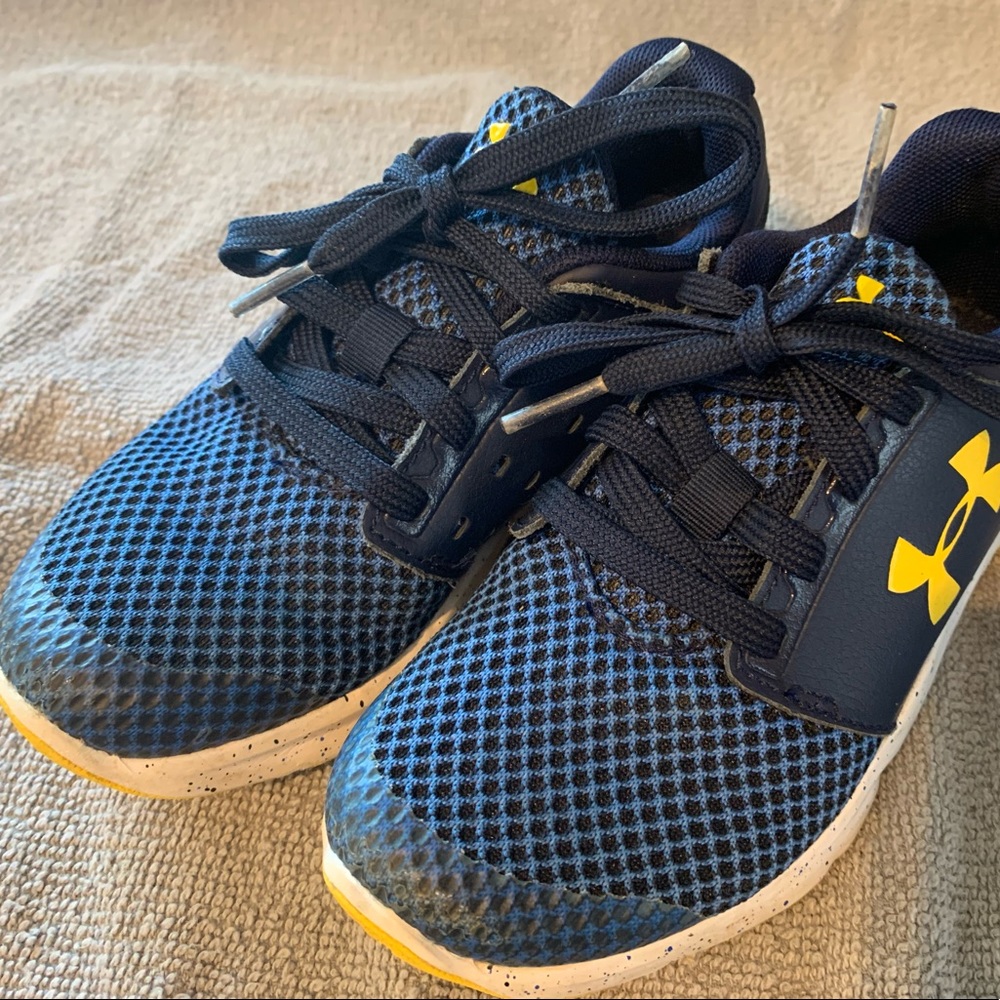 Under armor tennis shoes